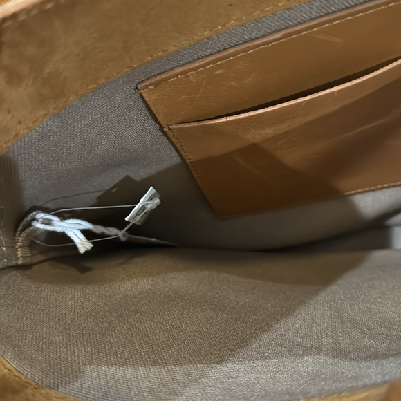 NWT Madewell The Essential Bucket Tote: Caramel Suede SOLD OUT ONLINE - Picture 10 of 10